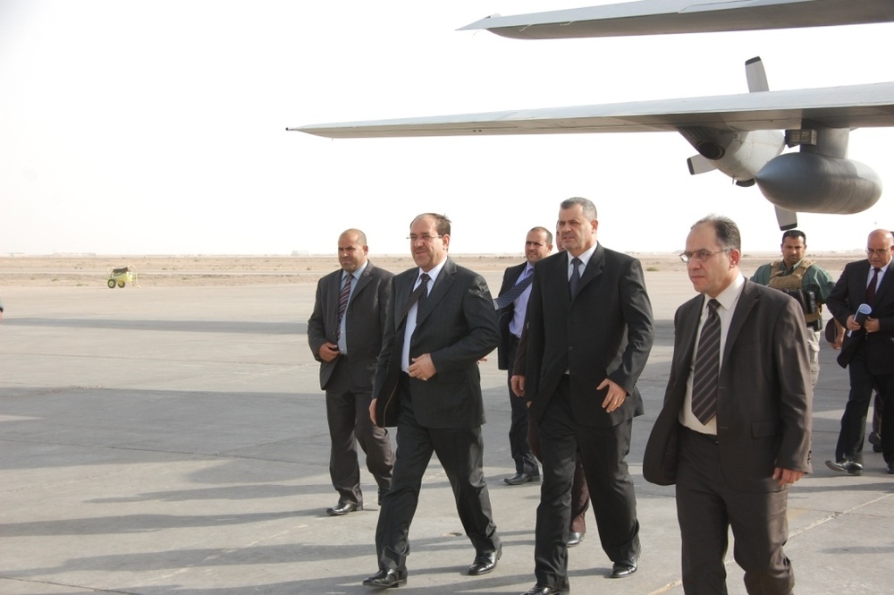 Prime Minister Maliki Passes Through Ali Base