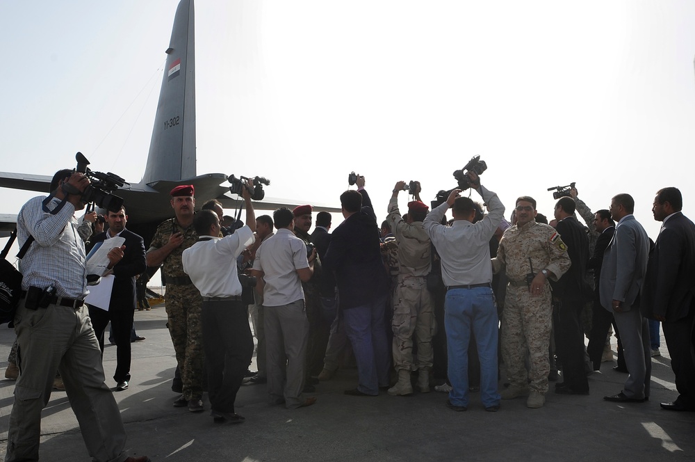 Prime Minister Maliki passes through Ali Base