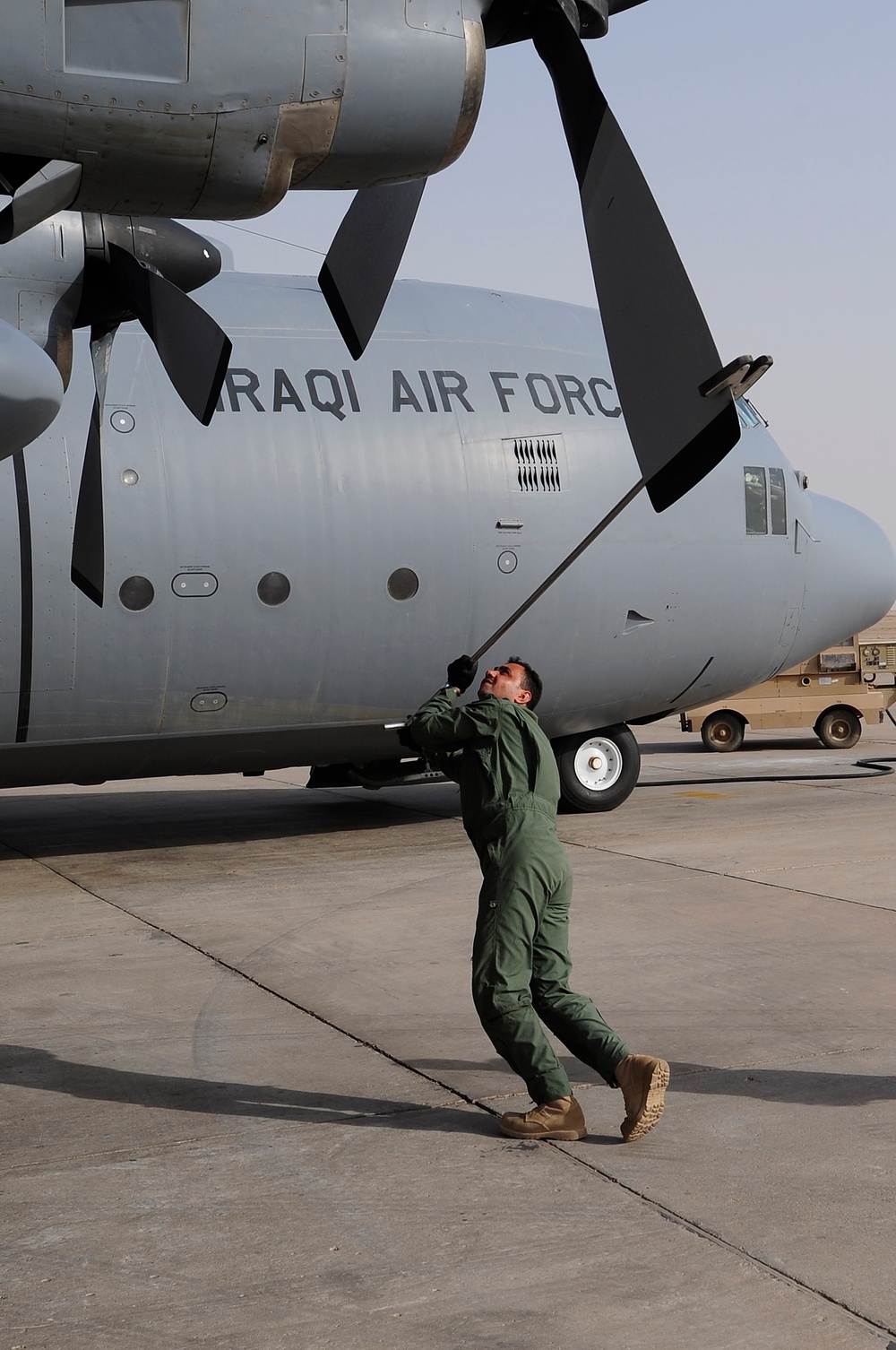 Prime Minister Maliki passes through Ali Base