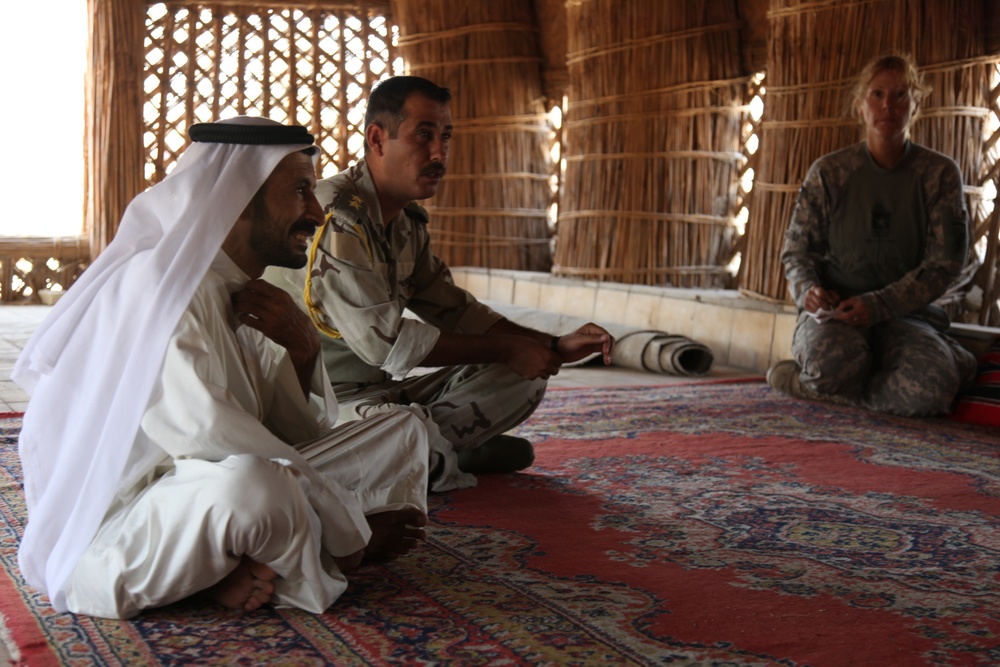 Soldiers meet with Sheiks in Basra