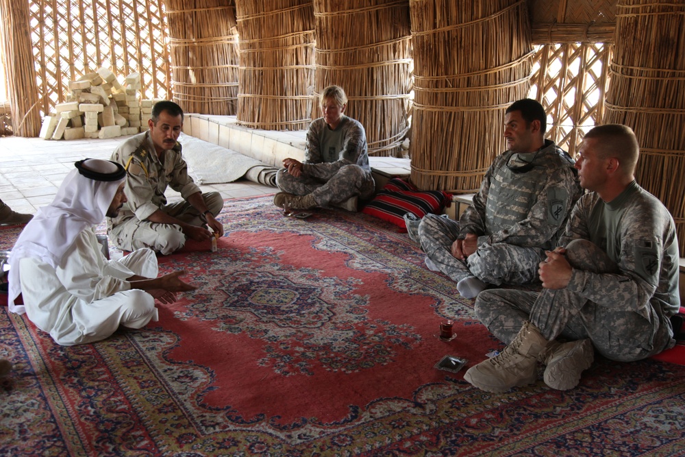 Soldiers meet with Sheiks in Basra