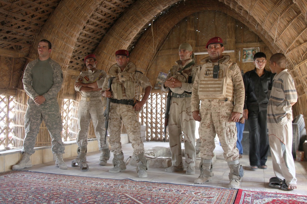 Soldiers meet with Sheiks in Basra