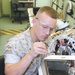 MALS-31 van pad Marines, sailors, artisans repair F/A-18s