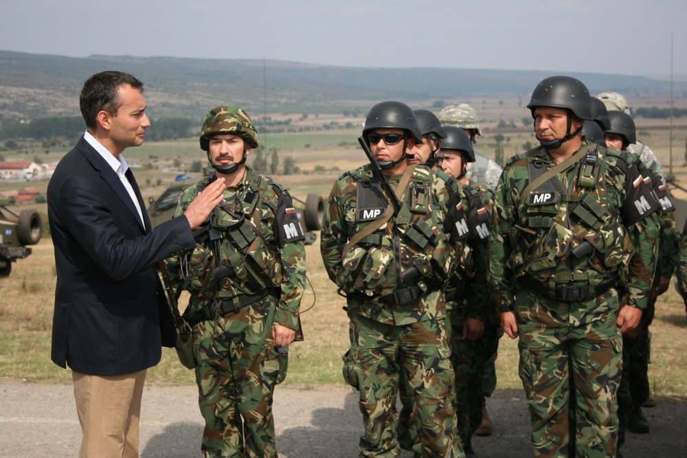 Bulgarian minister of defense observes NATO certification exercise for military police