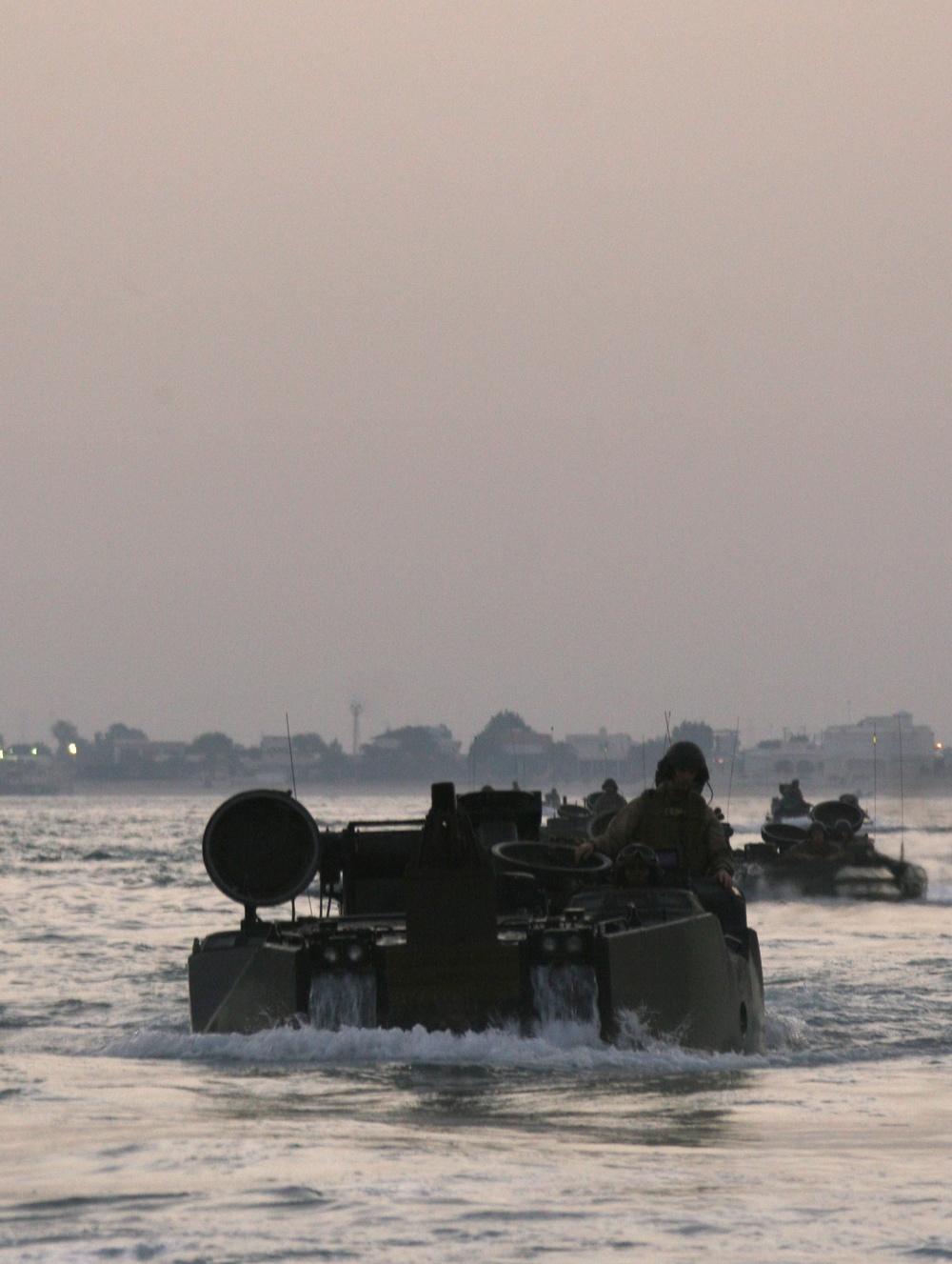 22nd MEU AAVs swim to USS Fort McHenry