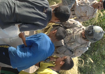 Iraqi soldiers give out food in Baghdad