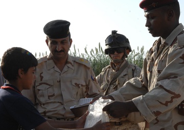 Iraqi soldiers give out food in Baghdad