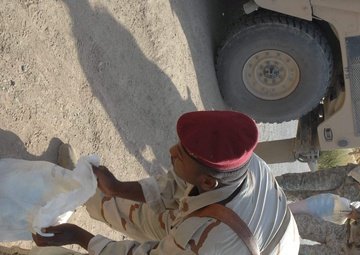 Iraqi soldiers give out food in Baghdad