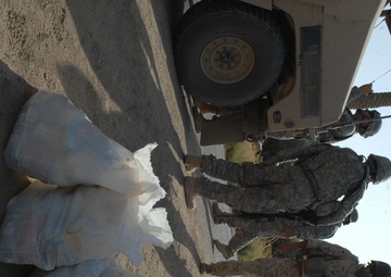 Iraqi soldiers give out food in Baghdad