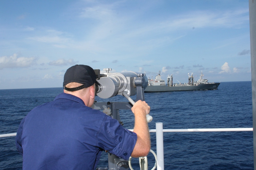 Navy, Coast Guard practice maritime interdiction missions in Carribean Sea