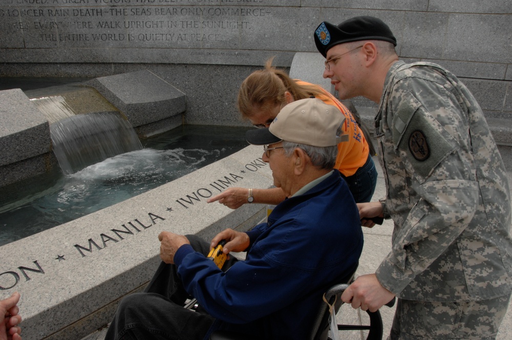 Soldiers Help Vets Tour DC