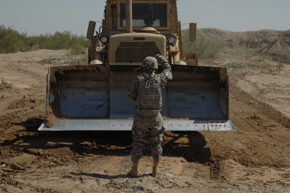 US troops repair a roadway near Iraq border