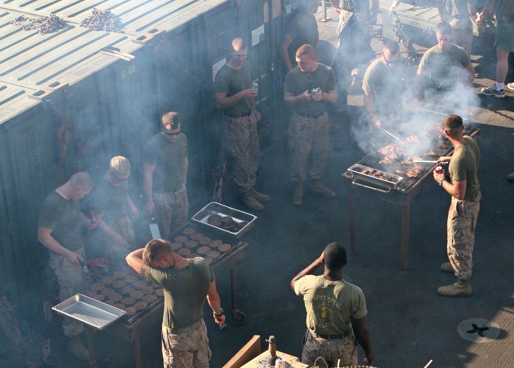 22nd MEU Marines, USS Fort McHenry Sailors enjoy 'Steel Beach' picnic