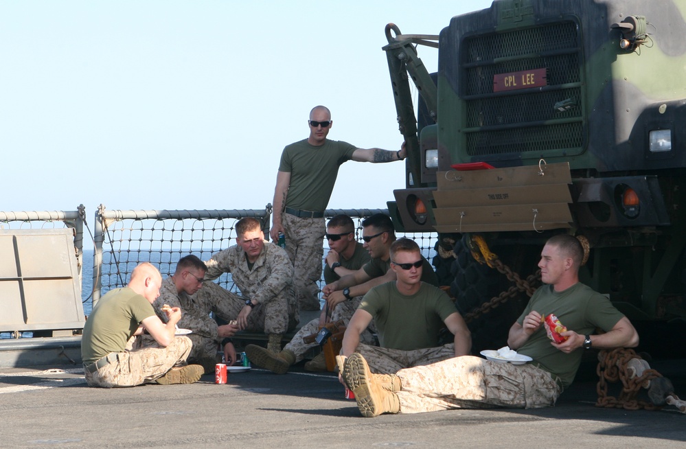 22nd MEU Marines, USS Fort McHenry Sailors enjoy 'Steel Beach' picnic