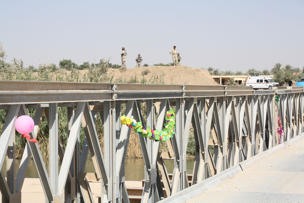 US forces, Iraqi engineers meet to celebrate partnership bridge