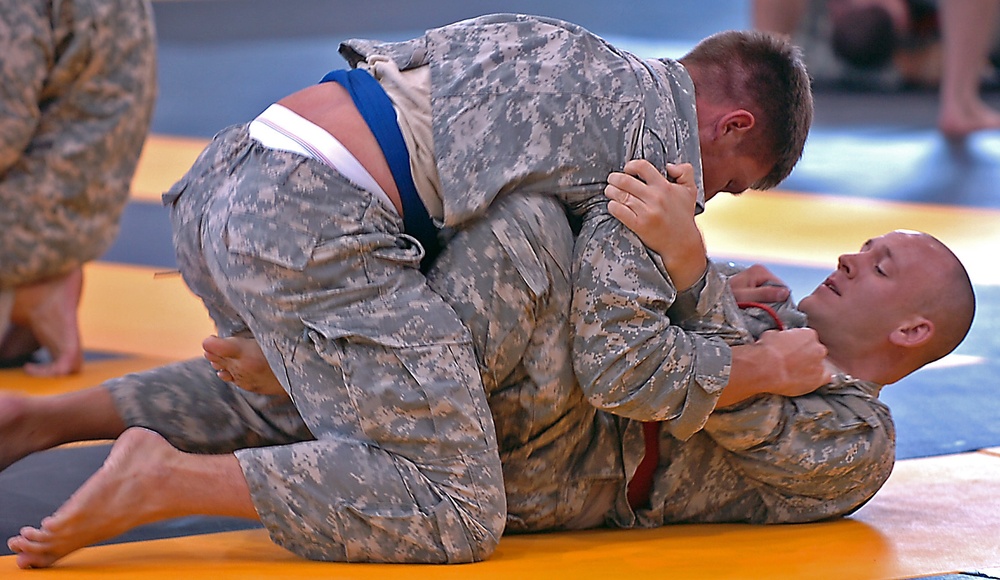 Oregon National Guard Soldiers Grapple for Title in National Tournament