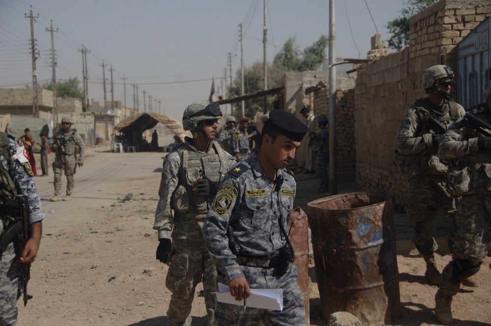 Soldiers; Iraqi police discover weapons cache