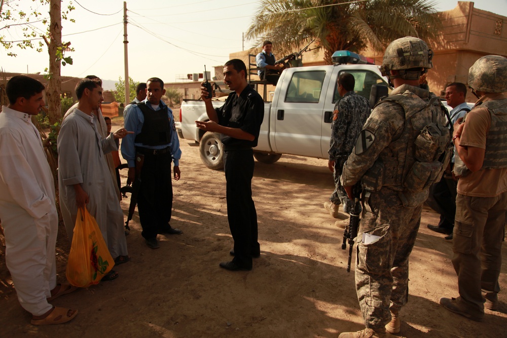 Iraqi soldiers hand out food in Tal Adh Dhah