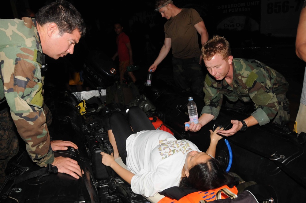 Sailors help in Filipino hurricane relief