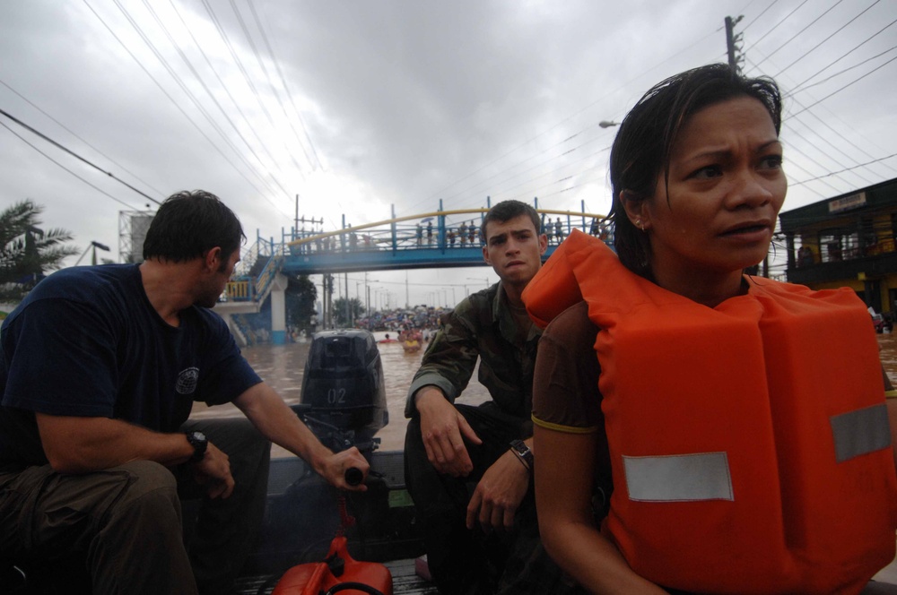 Sailors help in Filipino hurricane relief