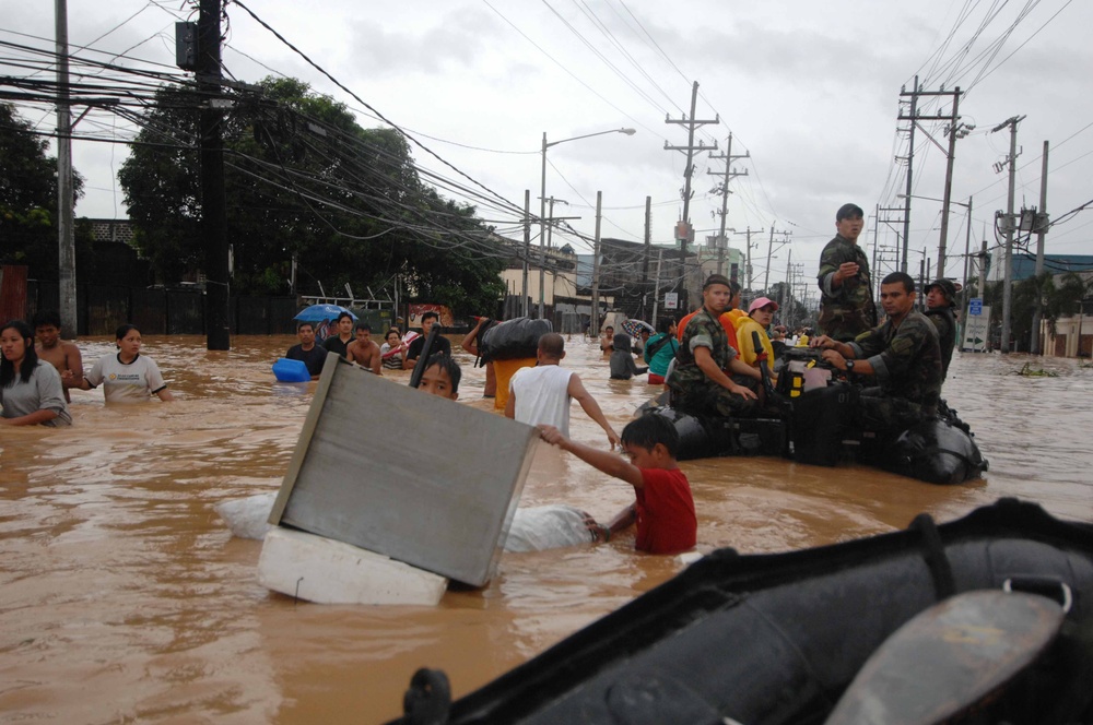 Sailors help in Filipino hurricane relief