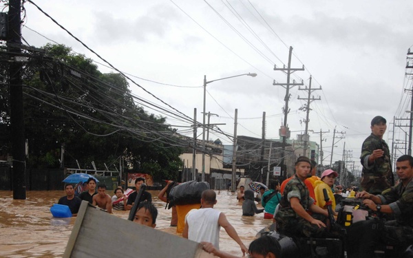 Sailors help in Filipino hurricane relief