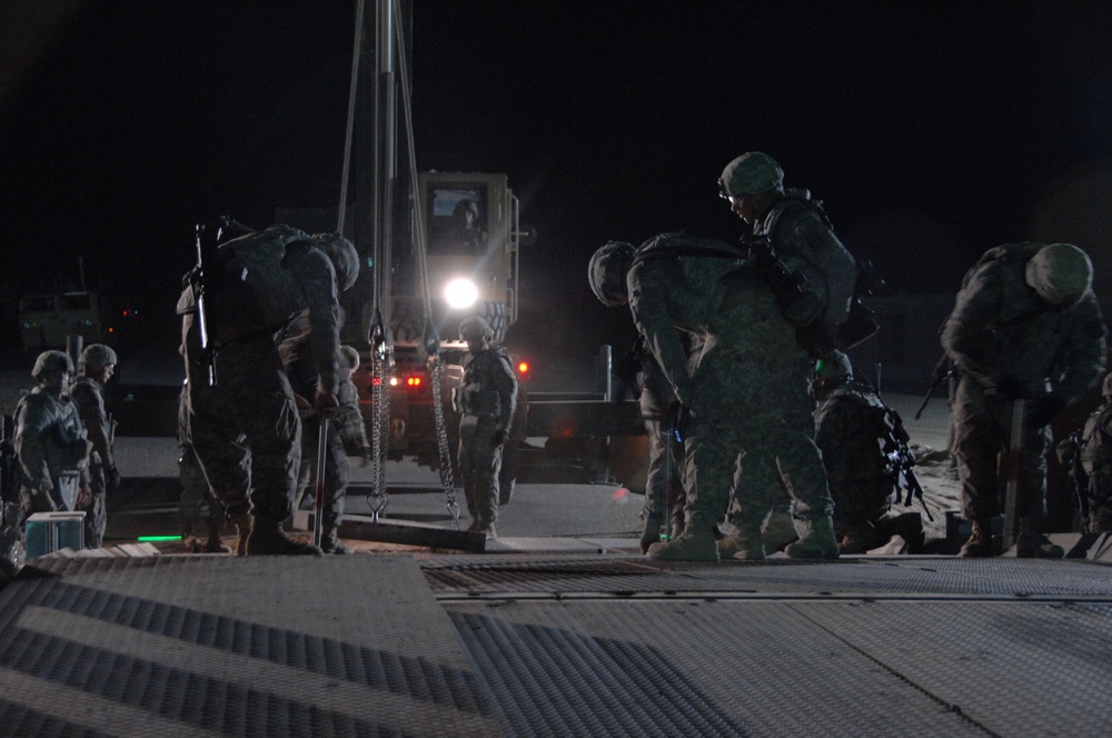 Soldiers remove temporary bridge near Amarah