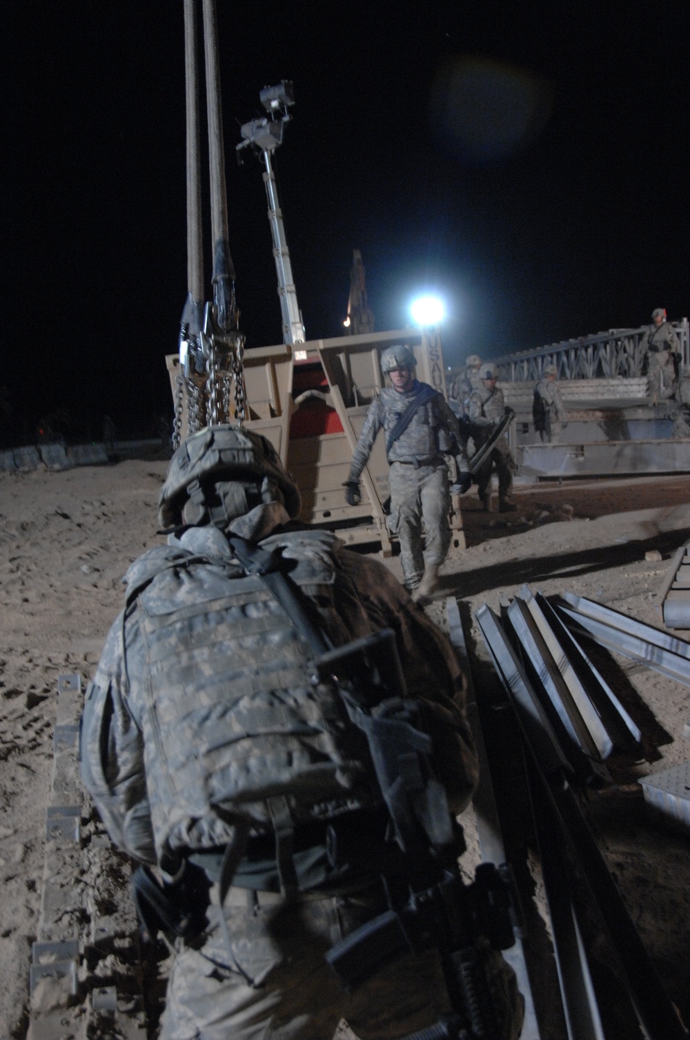 Soldiers remove temporary bridge near Amarah