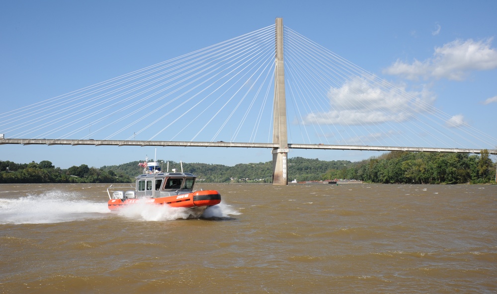 Coast Guard MSU Huntington W.Va. patrols the Ohio River