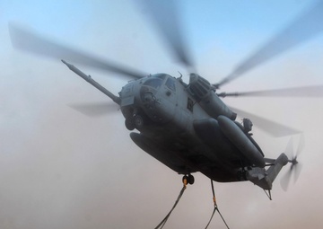 Air-Ground team airlifts newest howitzers in historic first