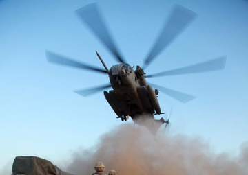 Air-Ground team airlifts newest howitzers in historic first