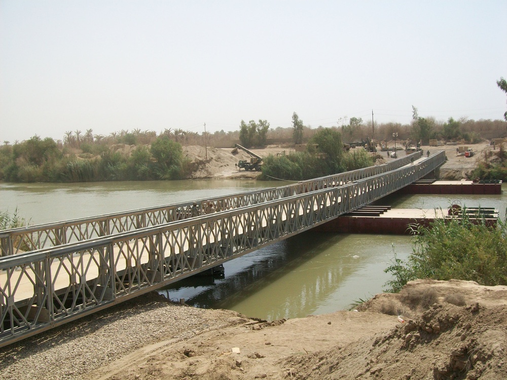 U.S. Forces, Iraqi Engineers Meet to Celebrate Partnership Bridge