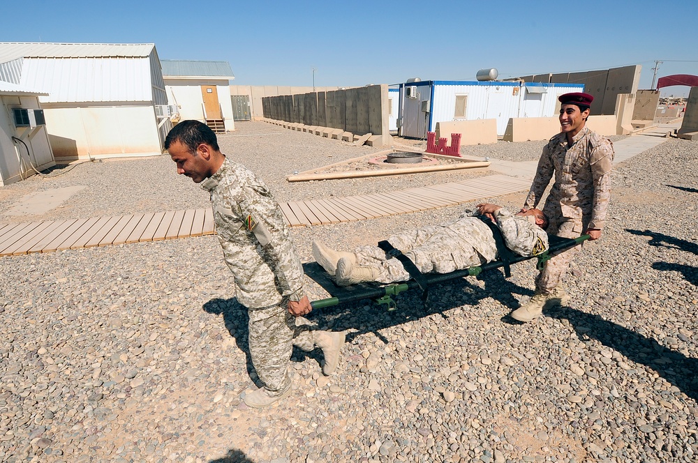 Iraqi soldiers learn combat lifesaving