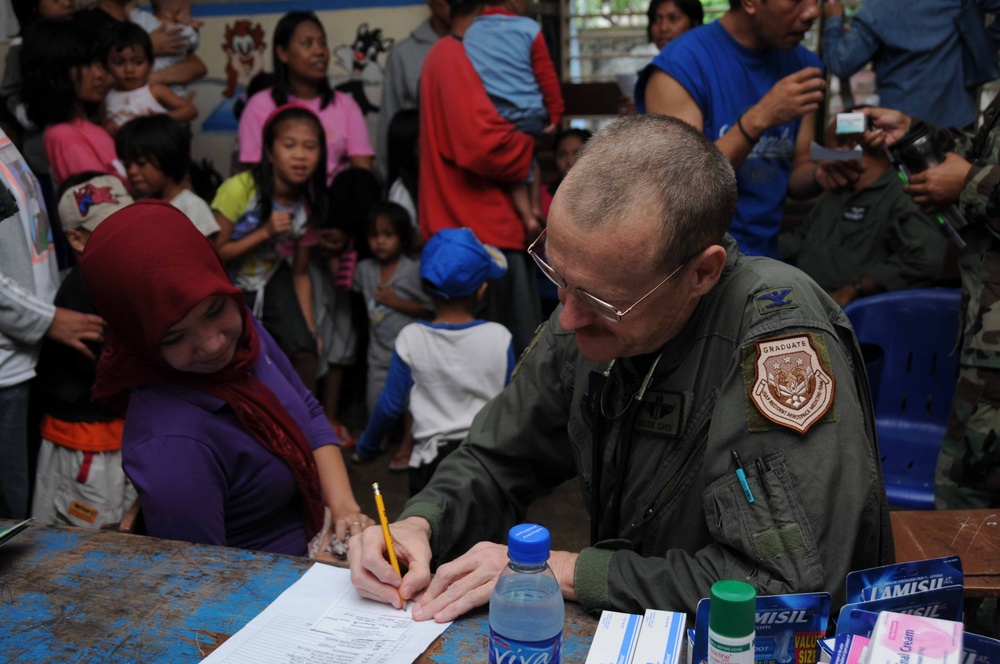 JSOTF-P and AFP Treat Hundreds of Patients in Zamboanga