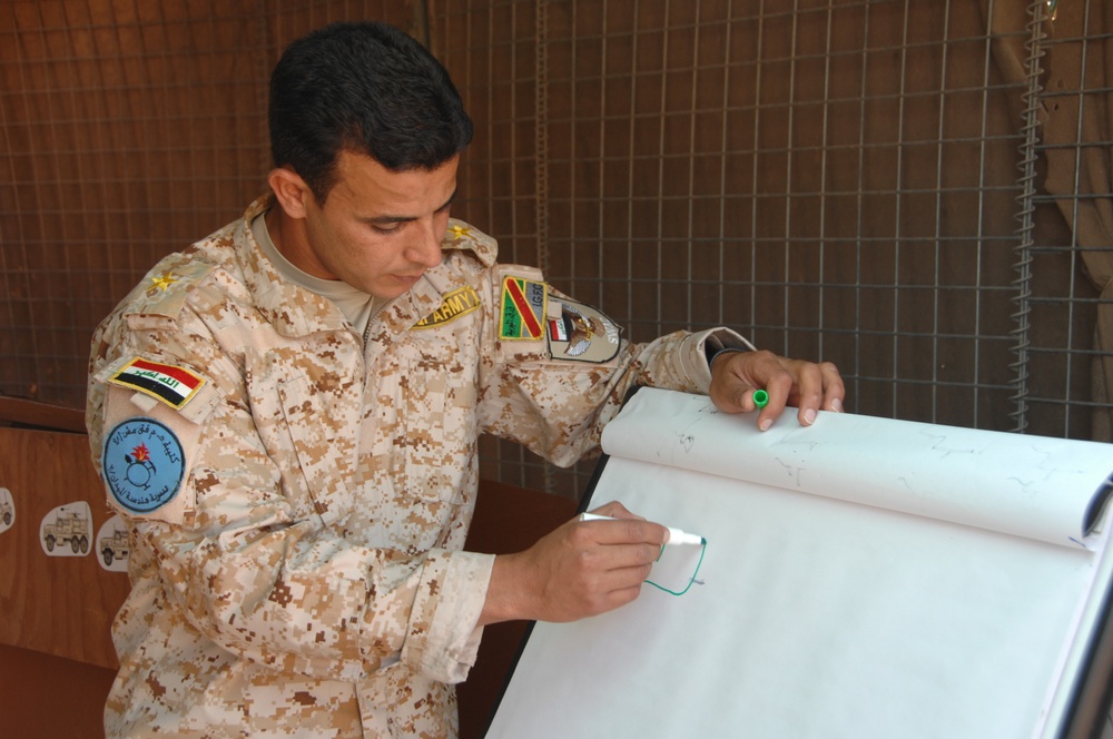 Iraqi soldiers learn about IED detection