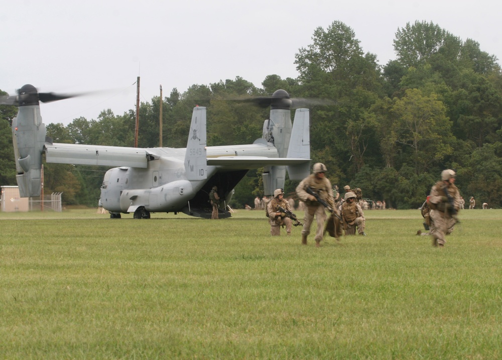 Riding in Style; 1/6 Trains for Heliborne Operations