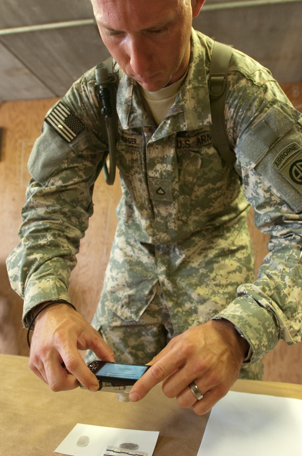 Paratroopers learn battlefield forensics