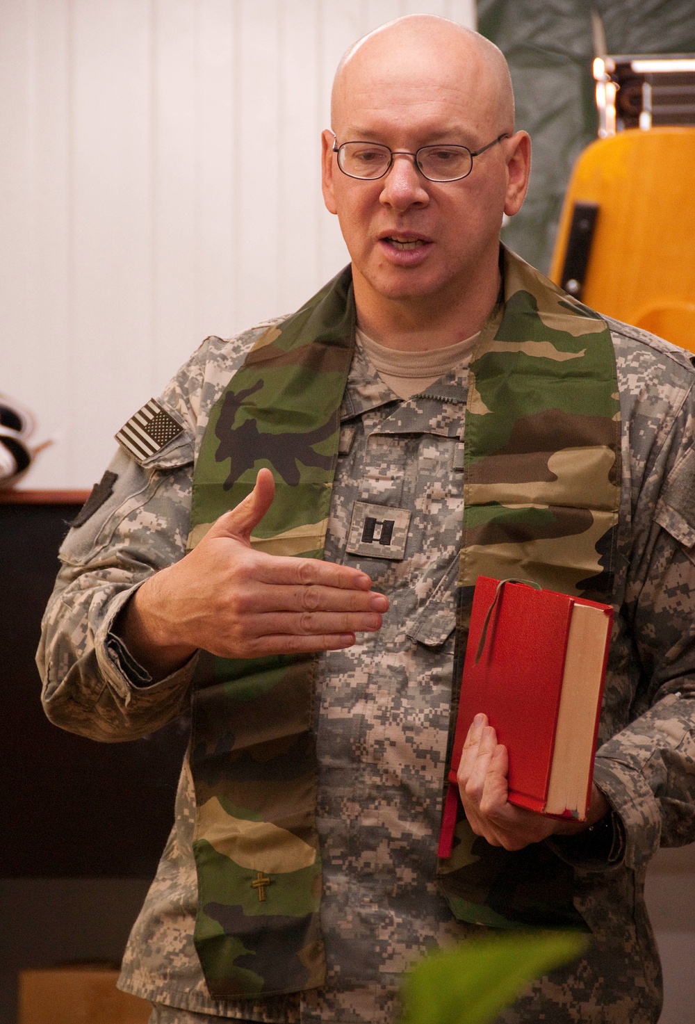 Chaplain travels to Eastern Barracks to hold Catholic Mass