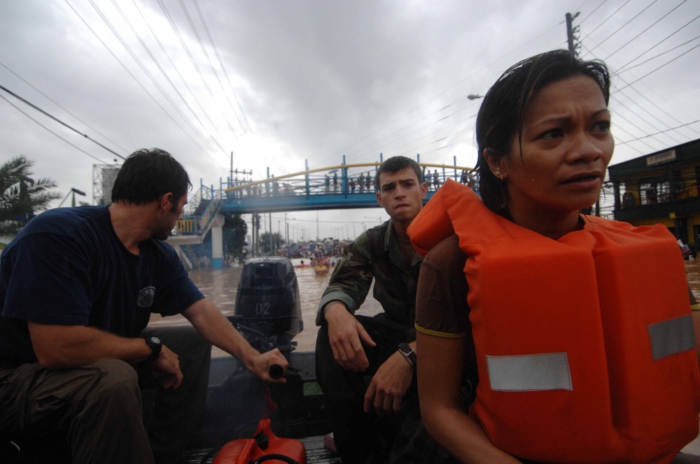 Joint Special Operations Task Force-Philippines Assists in Rescue Efforts During Manila Flooding