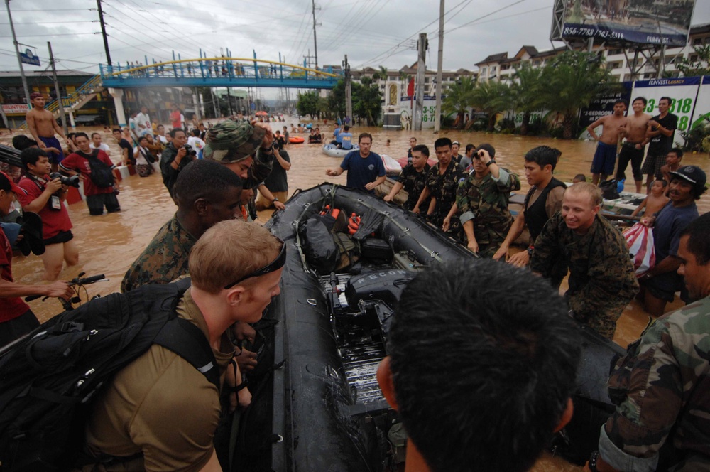 Joint Special Operations Task Force-Philippines assists in rescue efforts during Manila flooding