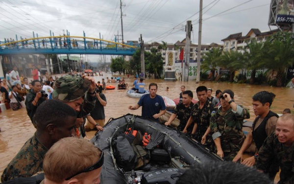 Joint Special Operations Task Force-Philippines assists in rescue efforts during Manila flooding