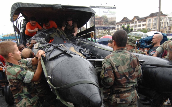 Joint Special Operations Task Force-Philippines assists in rescue efforts during Manila flooding