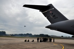 Thunderbirds demonstrate at Malaysia air show