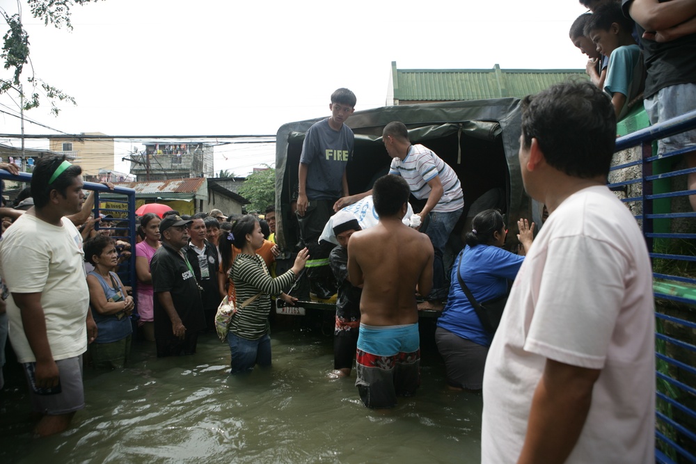 Philippines receives aid