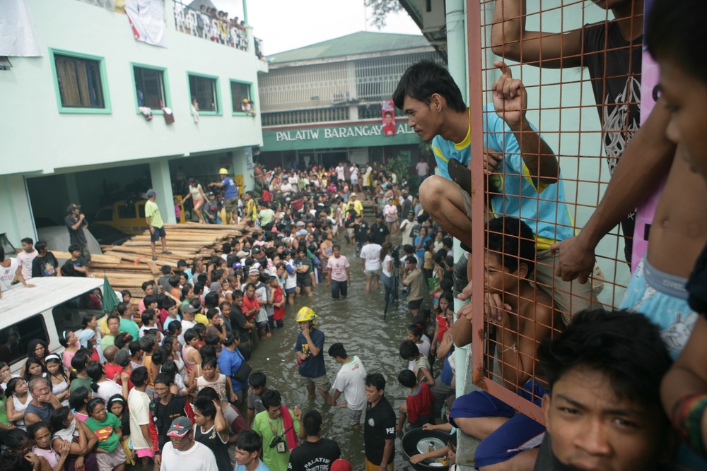 Philippines receives aid