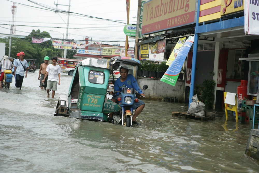 Philippines receives aid