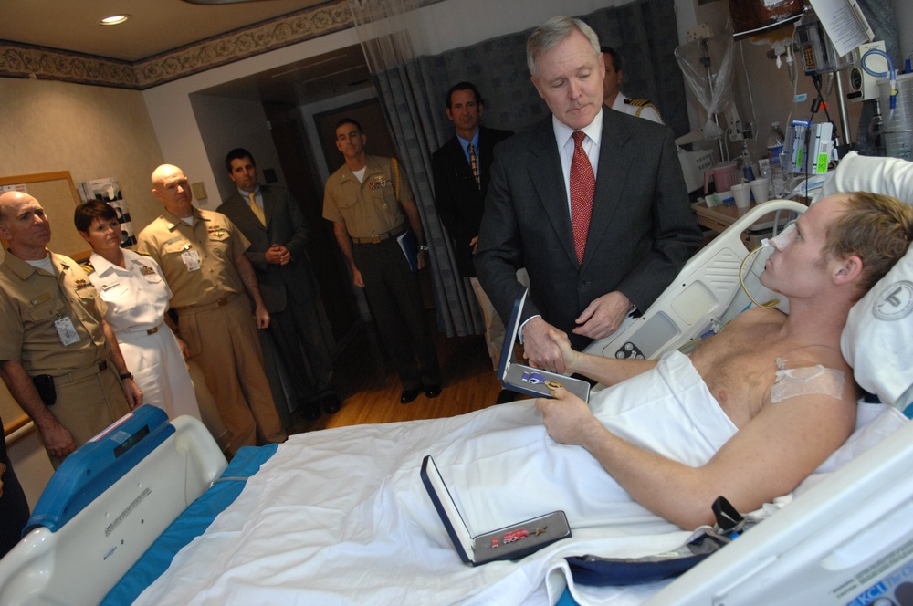 Navy SEAL Receives Medal