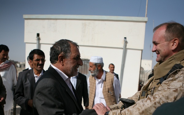 Iraqi Governor Receives Award