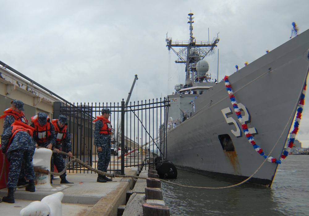 Carr Sailors return home from deployment