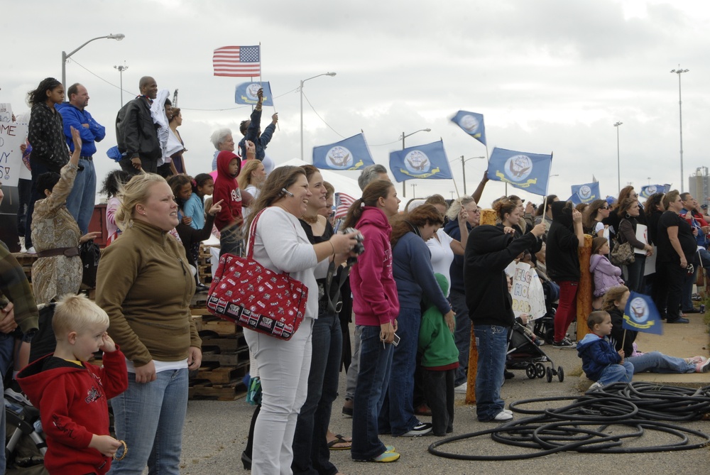 USS Hawes returns from deployment